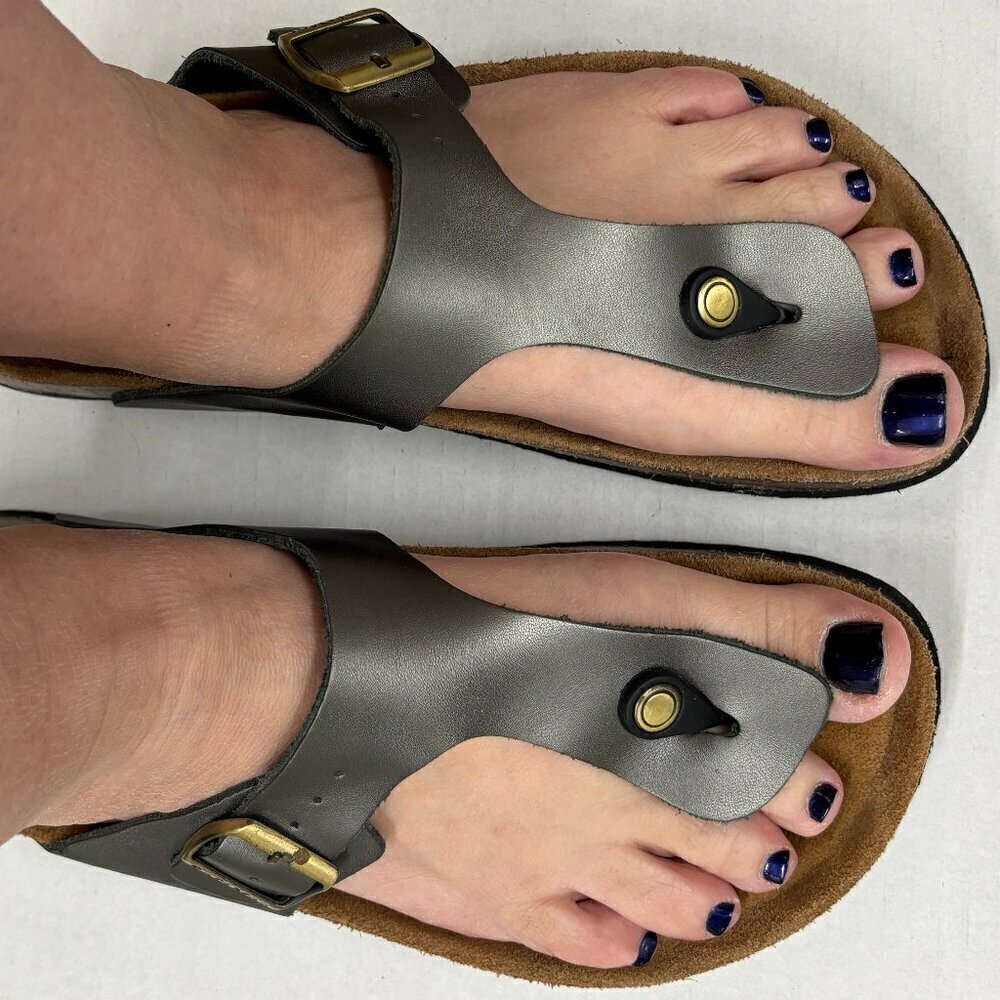 SoftMoc Flat Slip on Padded Footbed Pewter Leather Thong Sandal Buckle Size 11 - Picture 5 of 14